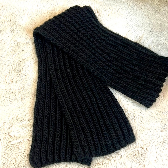 EMBELLISHED KNIT SCARF SOLID BLACK main image 1